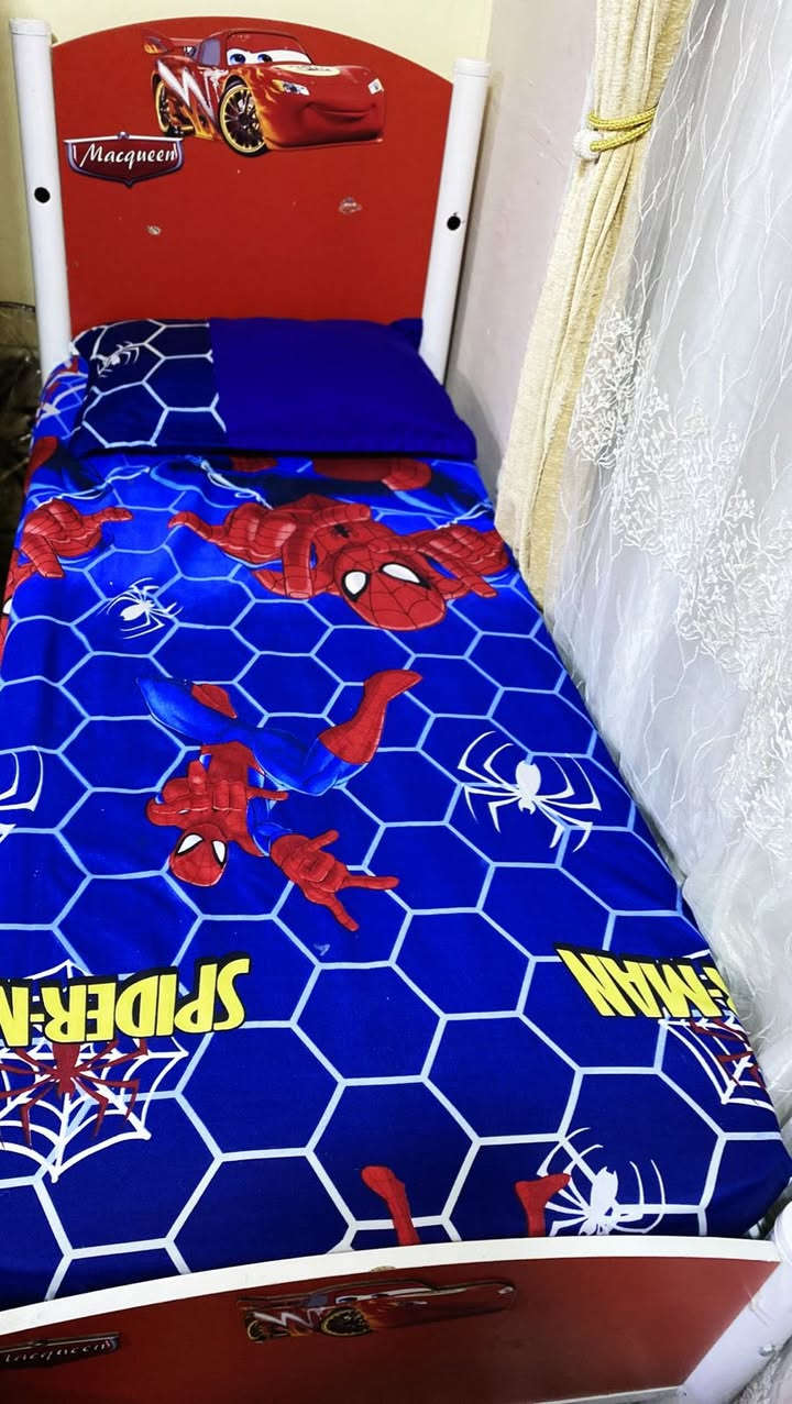 سرير طفل للبيع
يكفي عمر ١٠ سنوات وياه دوشك جديد بالجيس
السعر ٨٠ وبيها مجال


**إذا كنت صاحب هذا الإعلان وتريد حذفه لأي سبب، رجاءا أرسل رسالة إلى الدعم الفني**