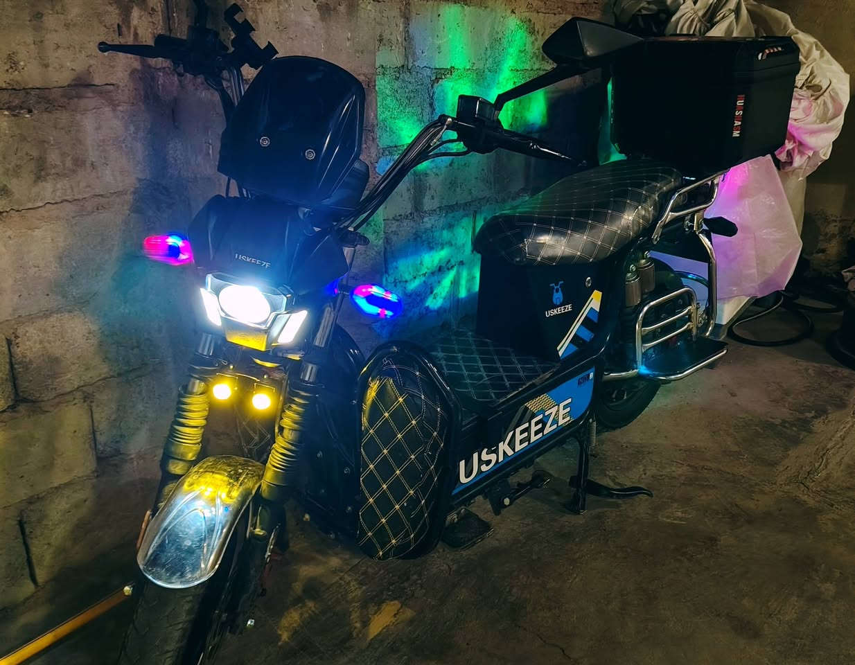 ​🔁 للمراوس فقط (غير متاح للبيع) 🔁
دراجة جبلي موديل(25)
رايدها مراوس بدراجة موديل(26)
وانطي فرق☑️
​⚡ المواصفات والخصائص:
​البطاريات: عدد 6، قراءة الفولتية كاملة (كلهن يقرن 10) والكهربائيات كلها شغالة 100% بشرط الفحص.
​النظام الذكي: تشغيل عن بعد (ريموت كونترول) ⚡
​الحماية: نظام مانع سرقة متكامل 🔒
​الإضاءة: إشارات ضوئية + زينون (عالي / ناصي) أصلية وكاملة.
​الملحقات:
​شاحنة الدراجة الأصلية (أم العداد الالكترونية).
​بصمات عدد 2 مع السويجات الكاملة للدراجة.
​🛠️ الملاحظات:
​الدراجة شغالة وجاهزة من كل شيء، فقط يدة البريك الأمامي ملغية.
​مكان التواجد: الفلوجة
للتواصل والاستفسار:خاص🌹☑️


**إذا كنت صاحب هذا الإعلان وتريد حذفه لأي سبب، رجاءا أرسل رسالة إلى الدعم الفني**