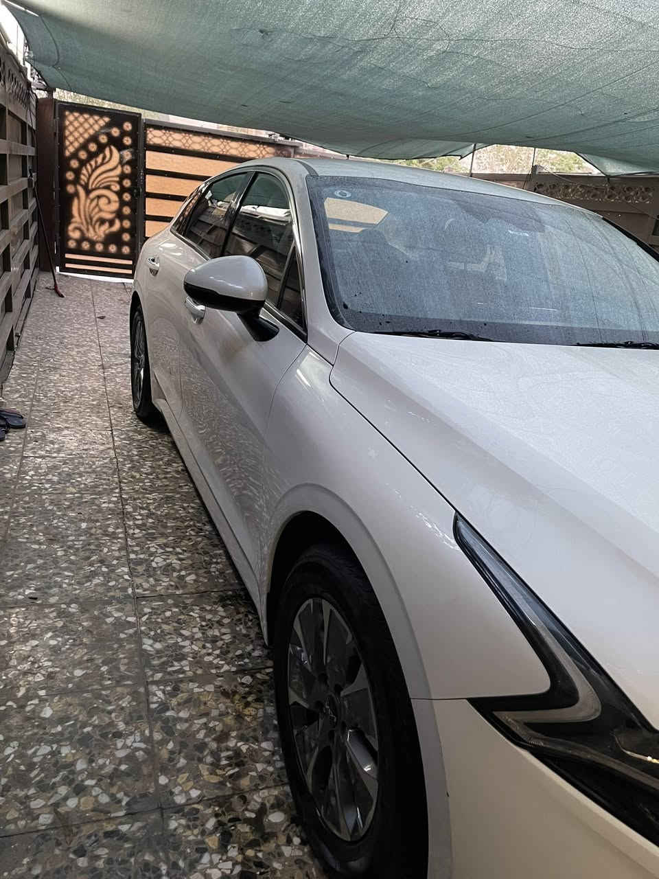 🚘 كيا K5 HEV موديل 2023 للبيع 🚘
🔹 اللون: أبيض لؤلؤي
🔹 محرك هايبرد اقتصادي
🔹 ناقل حركة أوتوماتيك
🔹 شاشة وكاميرا خلفية
🔹 حساسات ركن
🔹 تشغيل بصمة
🔹 مصابيح LED
🔹 سيارة نظيفة جداً واستعمال شخصي

📝 الملاحظات:
✅ يوجد شخط سابق في الباب الأيمن وتم تصليحه على البارد بشكل احترافي.
✅ توجد طخة بسيطة فقط أسفل غطاء الجنطة الخلفية كما موضحة بالصور.

✅ السيارة بحالة جيدة وجاهزة للفحص.

📍 الموقع: بغداد السيدية تقاطع درويش بعد سيطرة التراث 

السعر : 180$ 

📞 للاستفسار:

***********￼
***********

#كيا_K5 #K5_2023 #هايبرد #سيارات_للبيع

