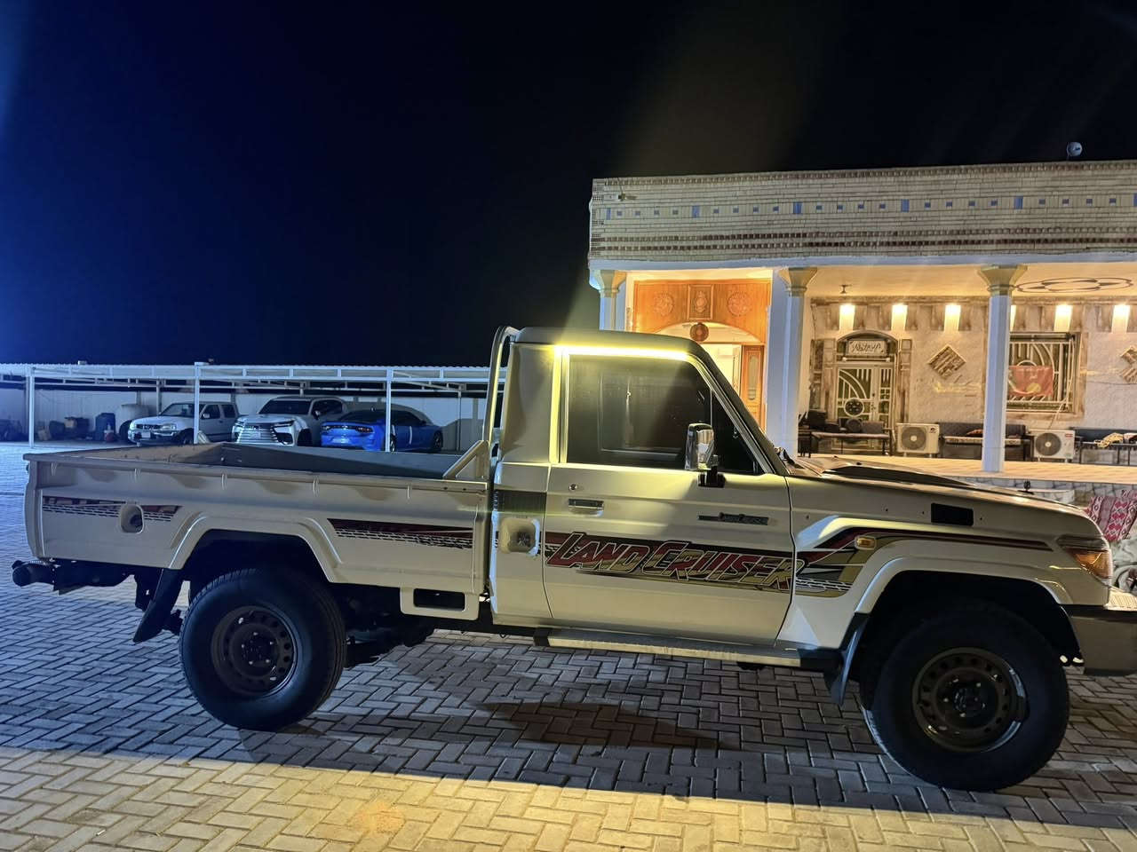 س ع. للبيع حوثيه موديل 2017 رقم اربيل مكفوله كفاله عامه محرك كاز ماشيه 90 الف . عنوان بصره زبير 
***********
سعر280$ وببها مجال
