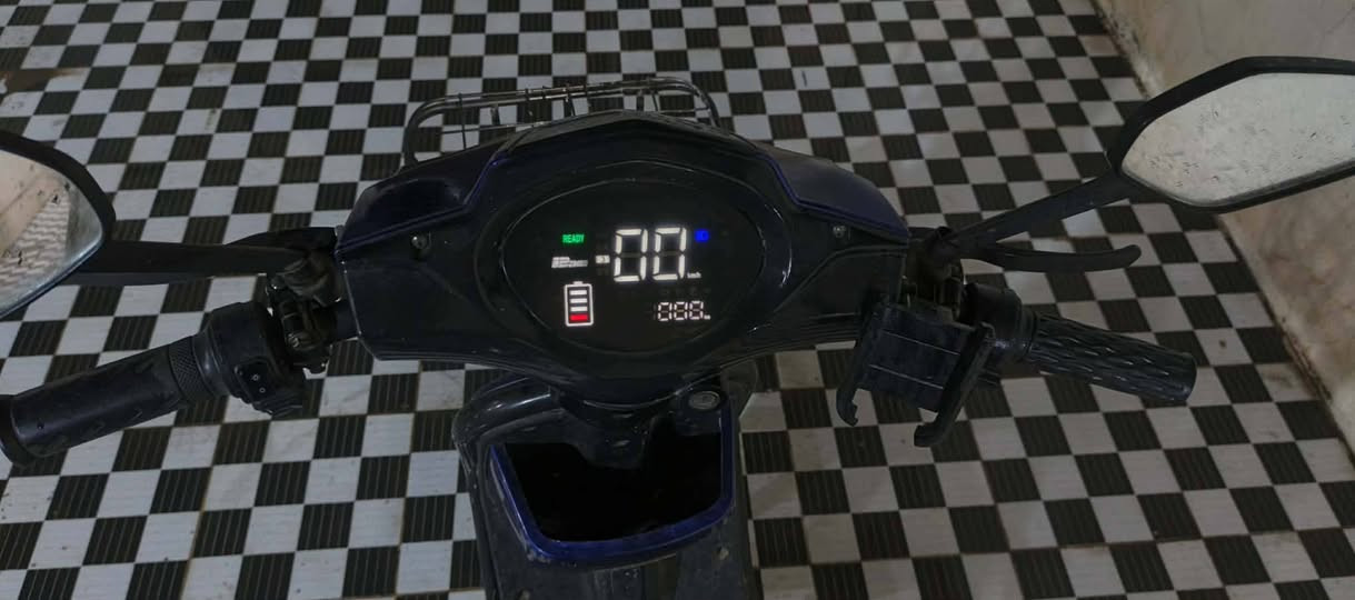 سلام عليكم
دراجة شحن للبيع موديل (2025)
نضيف كلش بطاريات جديده 
نقص بس إشارة تك يسرة 
كهربائيات شغالة 

***********

السعر 550وبيها مجال بسيط
