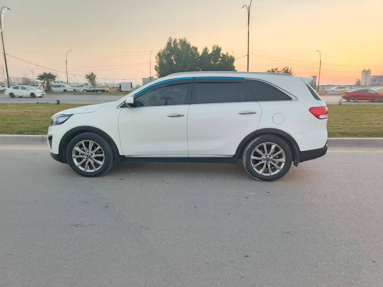 السلام عليكم سياره نوع سورنتو اكويتي موديل 2015شكل العشرين شكل الجديد فول موصفات واحد على واحد بنراما سته اسلندر سبعه راكب 3قطع تبريد حساسات كامره جبير السياره جديد كفاله عامه من صبغ وضربه وتبديل كير مكينه حداديه كفاله العنوان كربلاء السعر 213رقم الهاتف ***********
