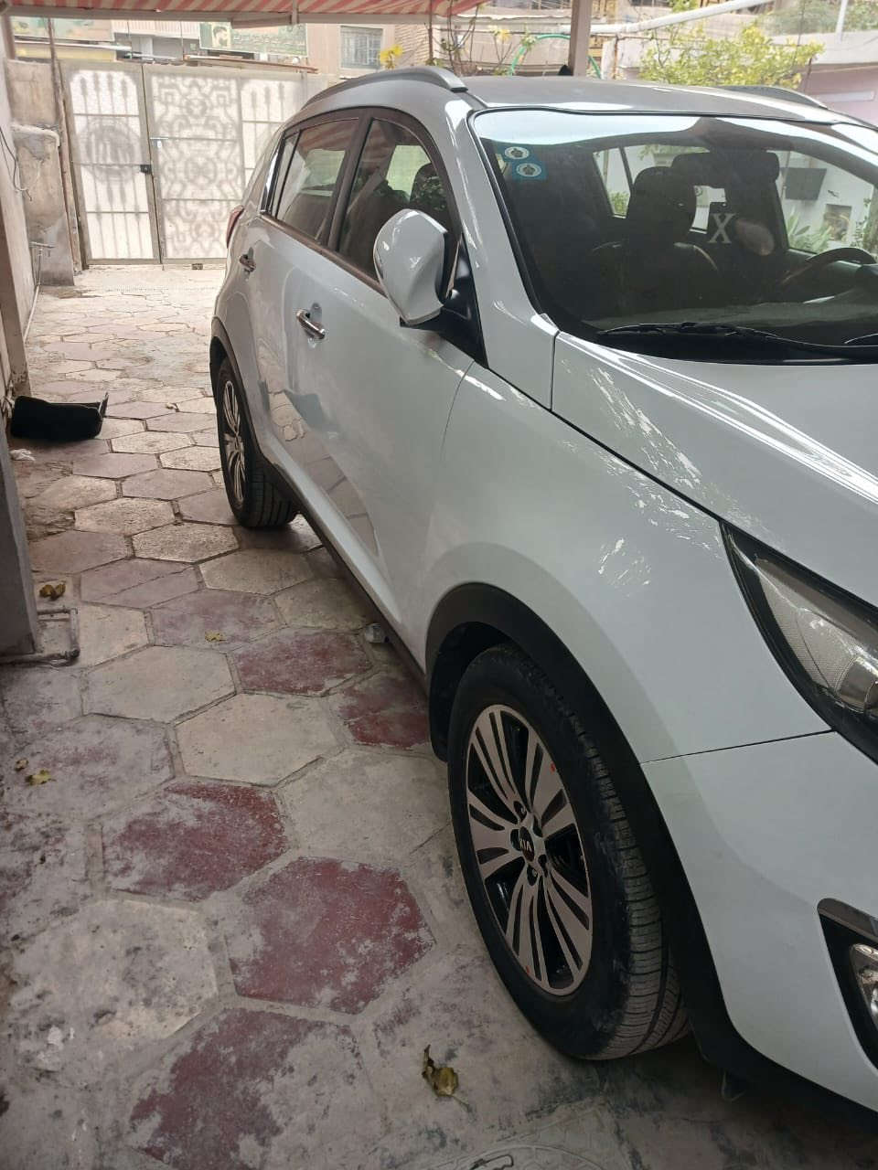 ألسلام عليكم كيا سبورتج للبيع 2016 خليجي السياره
سياره جديده نظيف
مواصفات 
حساس خلفي ش
كروز سرعة 
تحكم استيرن جهتين
مري شفط 
اشاير بالمريش
ويل كروم 
محرك 2000 دوش 
ماشيه 136 حقيقي 
سياره بأسمي رقم بغداد
السعر160 وبيها مجال
الاستفسار ‏
***********
‏
