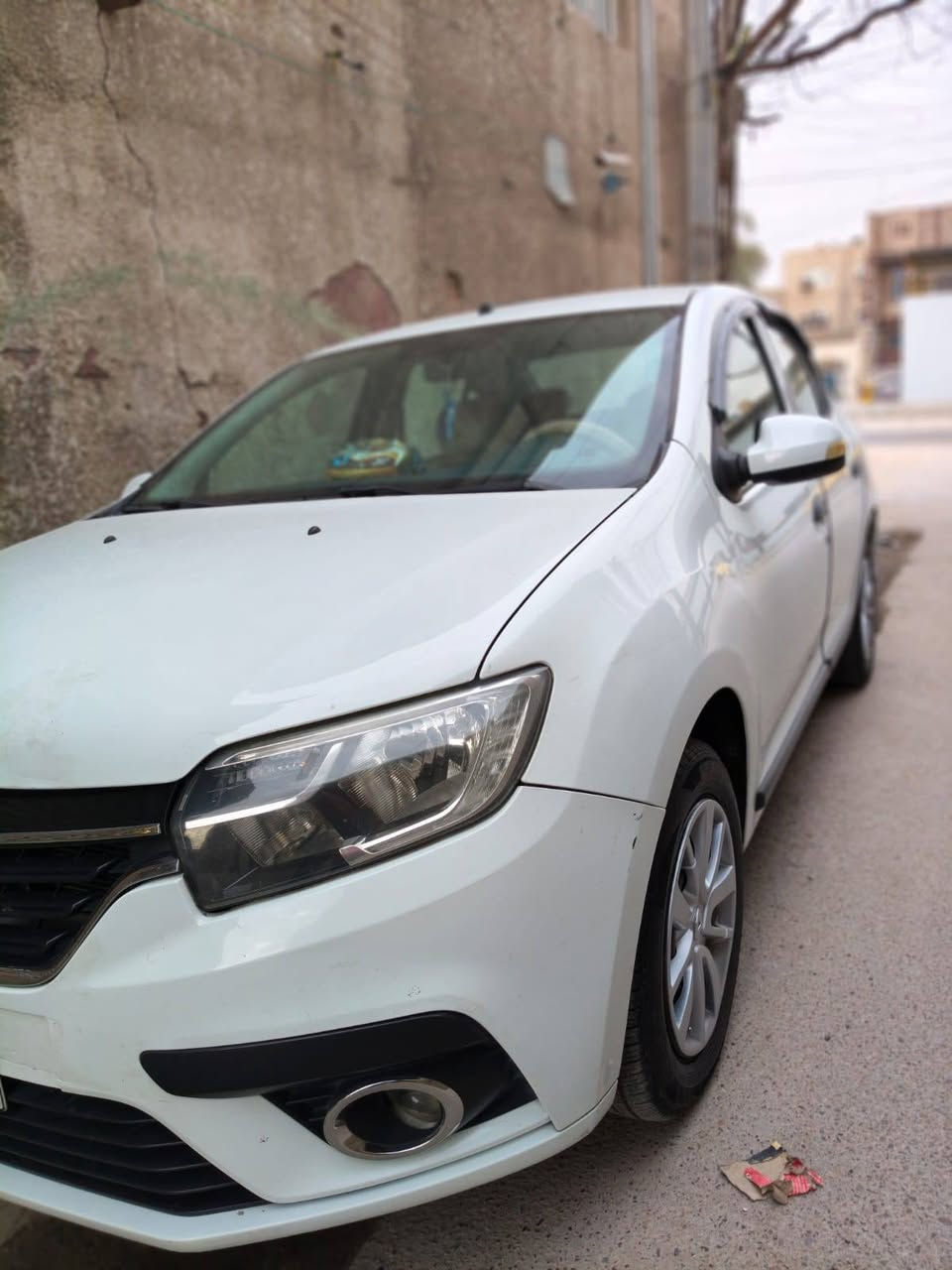 السلام عليكم
للبيع رينو سيمبول ٢٠٢١ بغداد بسمي  مطلوبه للمصرف استقطاع مباشر مني على الماستر بعد 5 اشهر تصير حره وكاله جاهزه شاشه كامره دواره صندوك بصمه تحكم ستيرن اشاير بالمري محرك كير جديد ومكفول دوشمه جديده حداديه جديده بيه نصف جاملغ خلفي مرشوش اثر شخط وتكحيل في حافه البنيد 
للاستفسار 
***********
