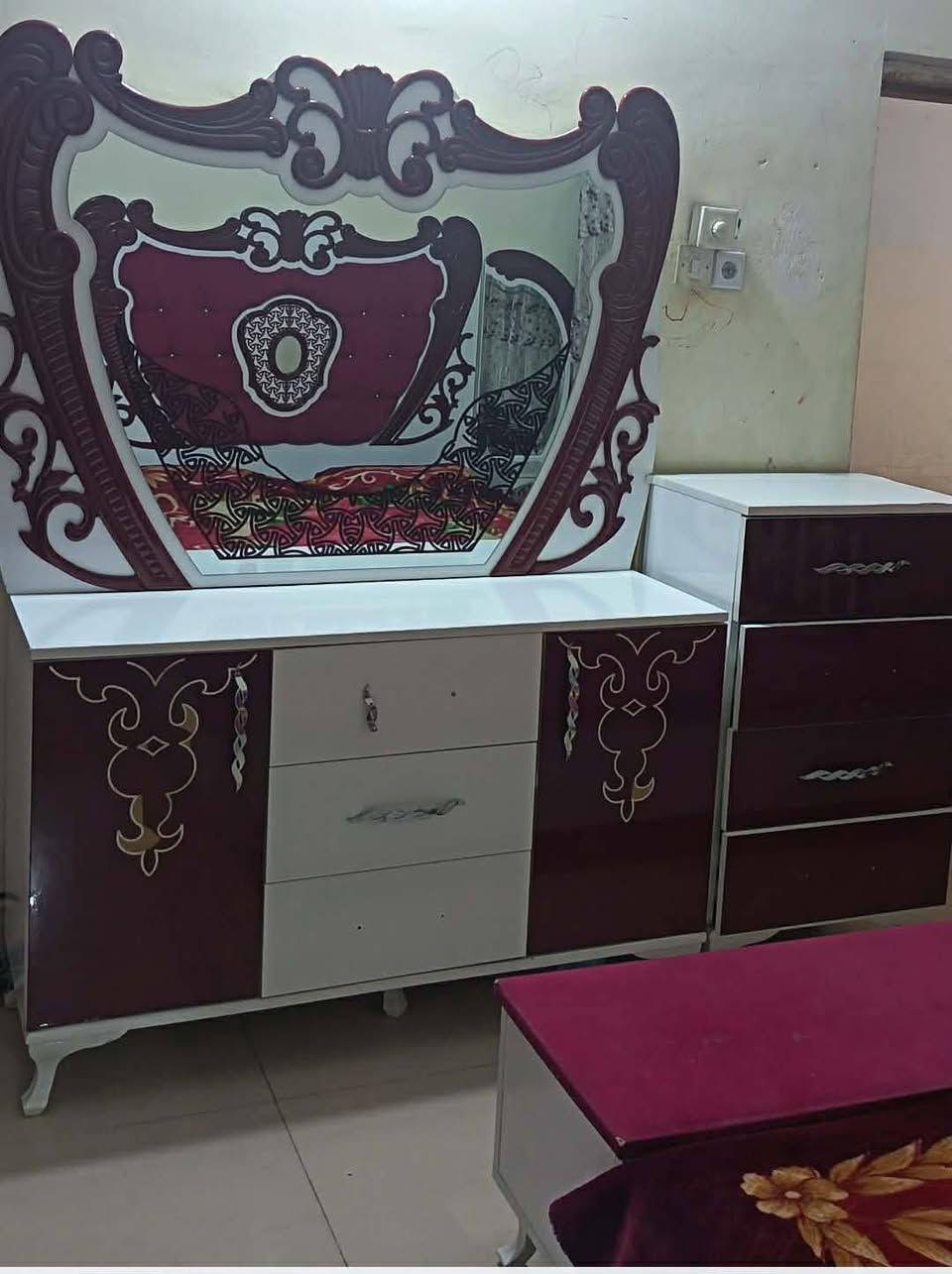 غرفه نوم ملكي للبيع 700وبيه مجال ***********
