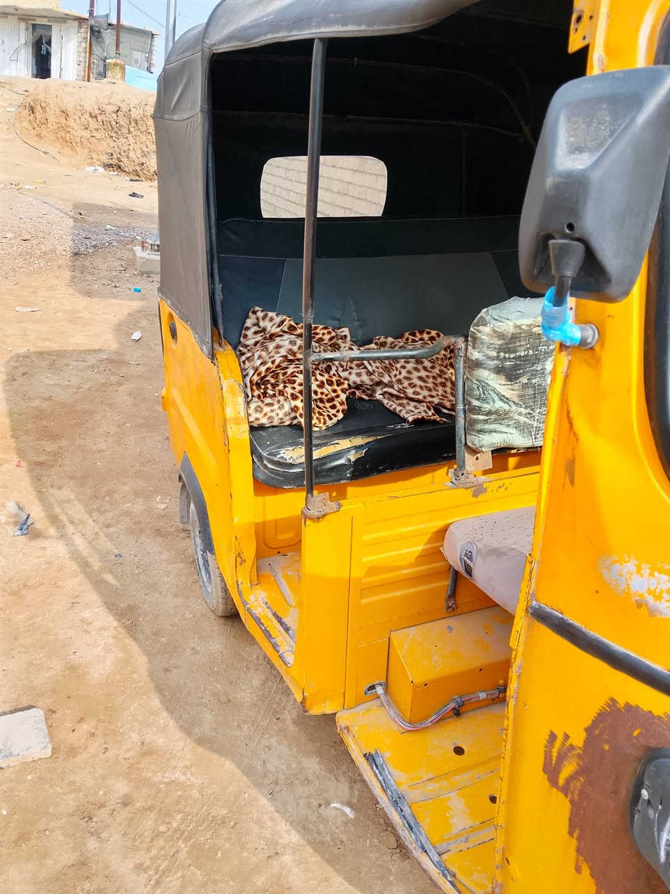 تكتك للبيع التكتك كدام عينكم نضيفه وتشتغل سلف ومكينه بلاديه مبدللها بس فلاوين نكرة سلف الصبح التكتك موديل 2019 والمكينه ناعمه تخبل والكشرة كدام عينكم نضيفه ماناقصها شيء السعر 1200 وبيها مجال العنوان بغداد الأمين الثانيه


**إذا كنت صاحب هذا الإعلان وتريد حذفه لأي سبب، رجاءا أرسل رسالة إلى الدعم الفني**