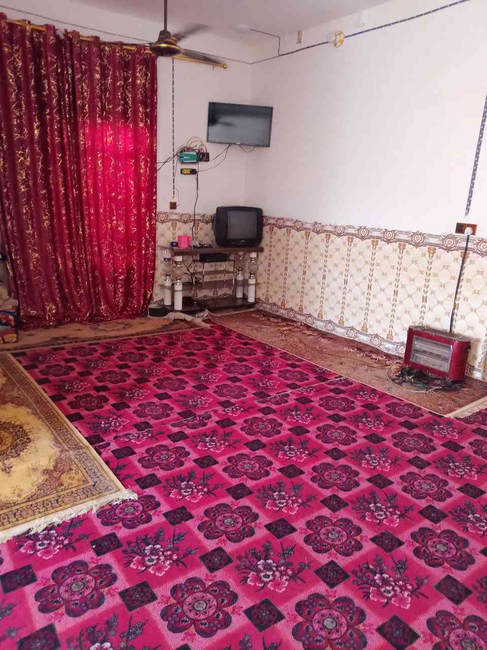 البيت مساحته 250مترمكان قضاءالسنيه مقبيل الشرع التجاري بشارع العام كافته الخدمات متوفر السعر 35 بيه مجال/***********
