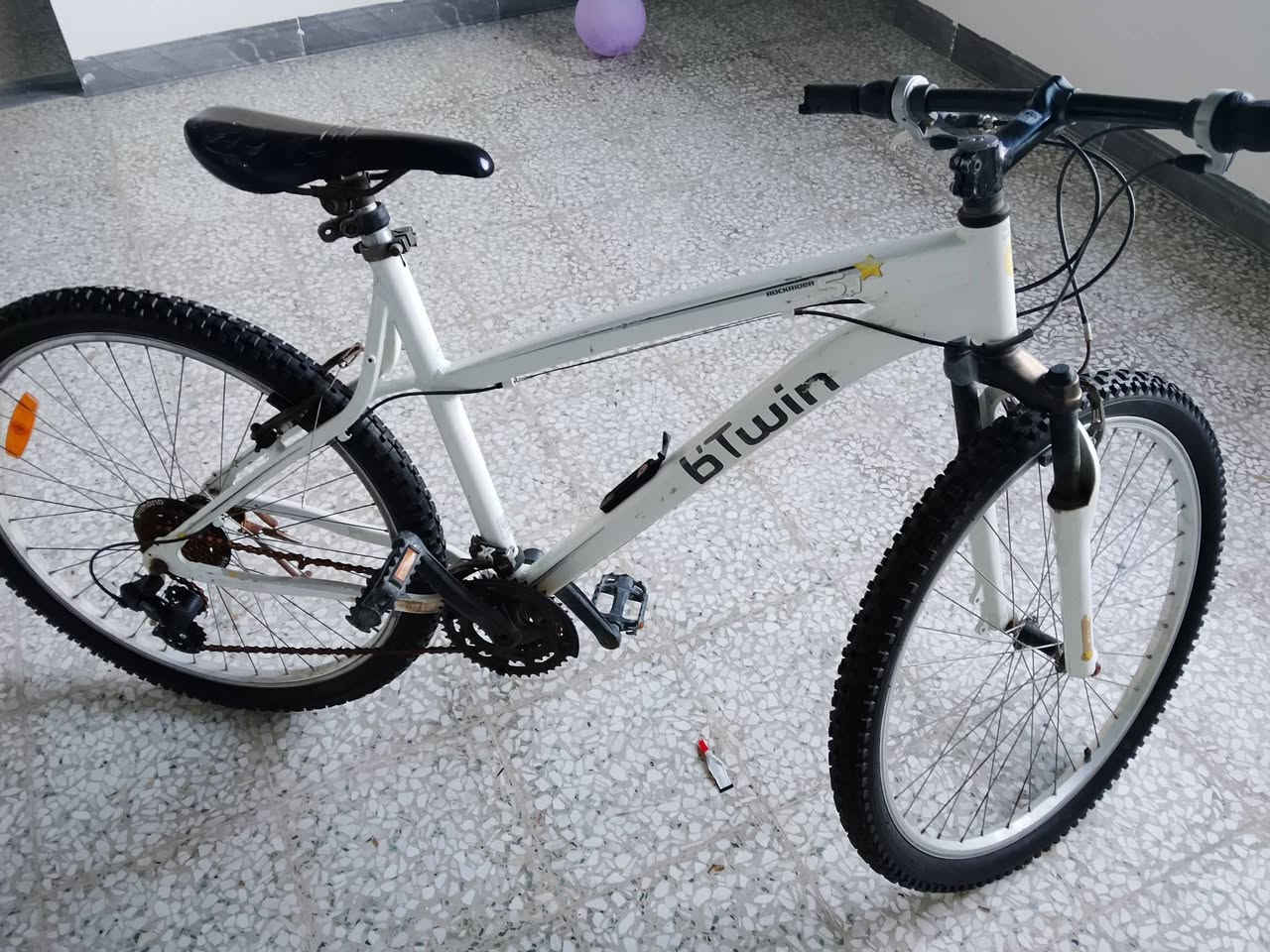 بايسكل للبيع مكان موصل السعر 100 أو بي مجال اتصال على رقم او عل خاص ***********
