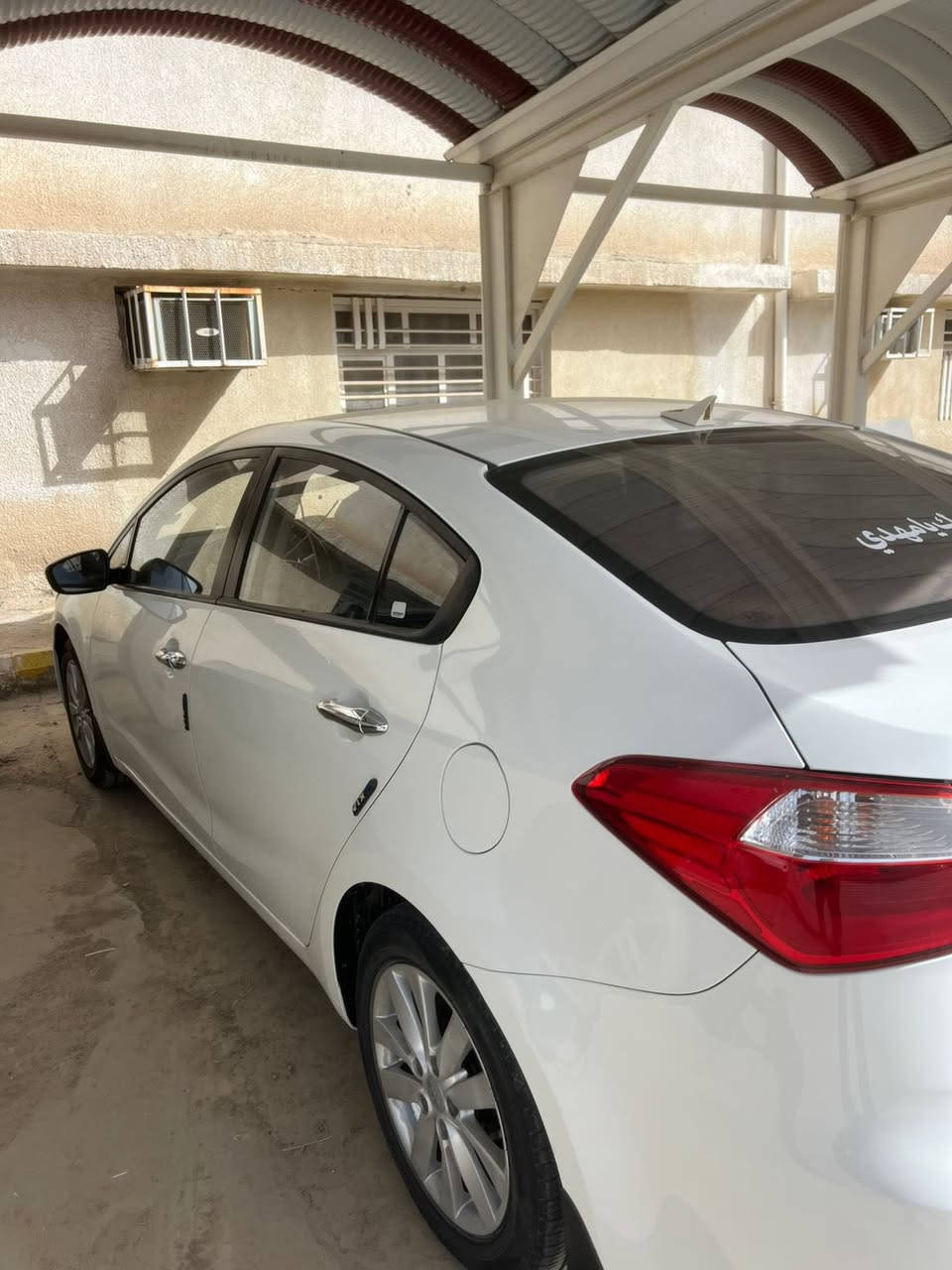سيارة سيراتو خليجي ٢٠١٤ بيها ضربه بباب السائق ومعمر وصبغ گد شبر بالهلال الخلفي ماشيه ١٤٥ كيلومتر المواصفات خمسه ويل كب تحكم بالاستيرن بلاجكتور شاشه سياره نظيفه كلش السعر ١٢٠ ورقه الاتصال على صاحب الرقم ***********
