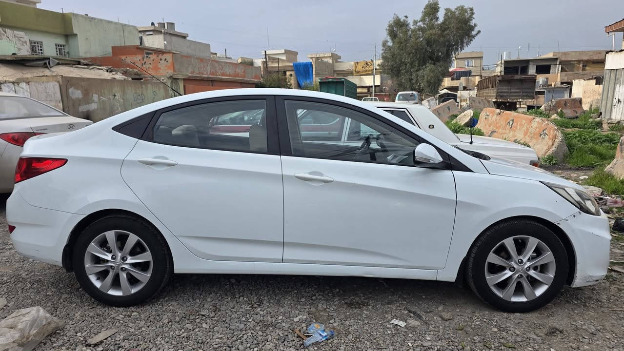 السلام عليكم
اكسنت 2014 
وارد خليجي
فتحة سقف
4 دسكات 
تحكمات ستيرن 
الضرر الجاملغ الخلفي من جهة السائق تحت الضلع صبغ 
السعر الاتصال على الرقم ***********
