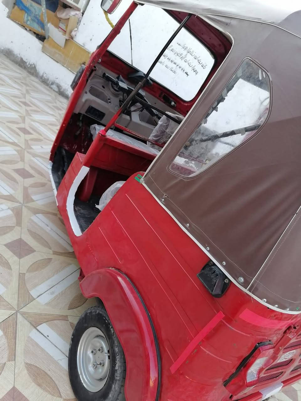 تكتك باجاج 2018 داخله ب19 رقم نكليزي مصبوغه جماليه مكينه 21 مانقصه شي للبيع سعر 4250 وبيها مجال رقم الهاتف ***********
