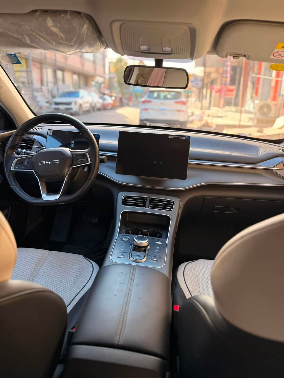 Byd
ديسيترويل نظافة فول مكفولة من الدعامية للدعامية

بيها شخط صغير  بلدعامية الامامية

ماشية ٧ ألف  km مجموع محرك الكهرباء والبانزين

بدون فتحة 

دخول ذكي للابواب 

شاشة عرض كبيرة متحركة

رقم بغداد  تحويل مباشر 

كير ماوس 

السعر على الرقم ***********
