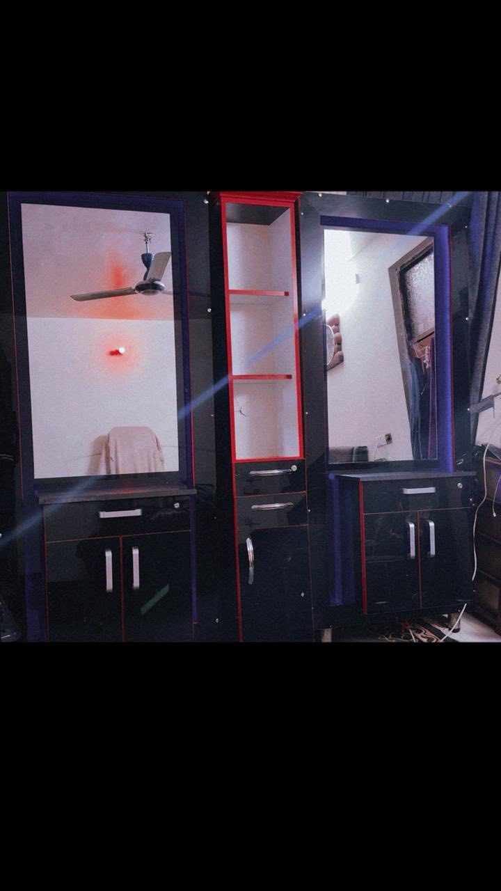 ميز حلاقه كلش نضيف العنوان بغداد البلديات السعر 350 وبيه مجال ***********
