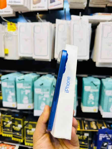 السلام عليكم للبيع 
iPhone 16 عادي 
ذاكره 128 
بطاريه 96‎%‎ 
عدد الدورات 250 
ماستر A/AA بعده داخل الضمان 
لون ازرك الجهاز جديد وممفتوح فقط بيه فطر كلش ناعم ضايع ب الزكه وبيه نقطه كلش زغيره من فوك ب الطرف ممبينات ولا مأثرات عليه الجهاز وضع شركه كله شغال وبيه مسج قطعه مستعمله بس ممبدله ملحقاته كارتونه مطابق ولزكه وكفر السعر قفل 540 الف مكاني بغداد مدينه الصدر رقمي ***********
