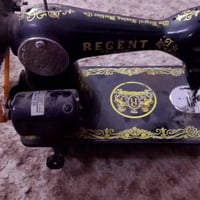 مكينة قديمة • شغالة • ميز