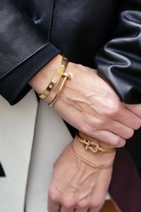 سوارات فخمة • سيت قطعتين • ذهبي