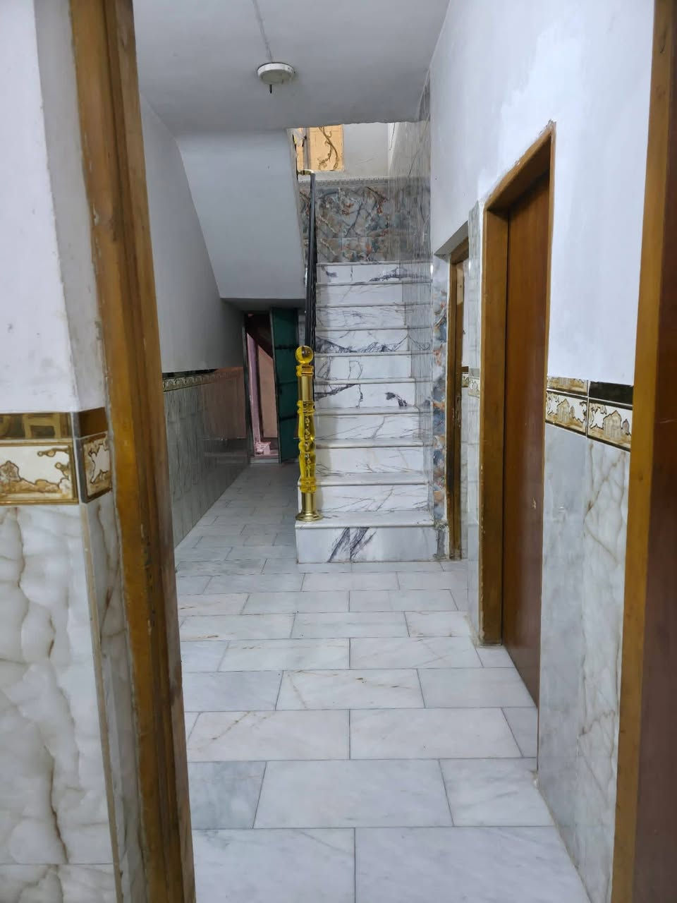 السلام عليكم بيت 200 متر منطقة الخمستالاف البيت طابقين استفسار ***********
