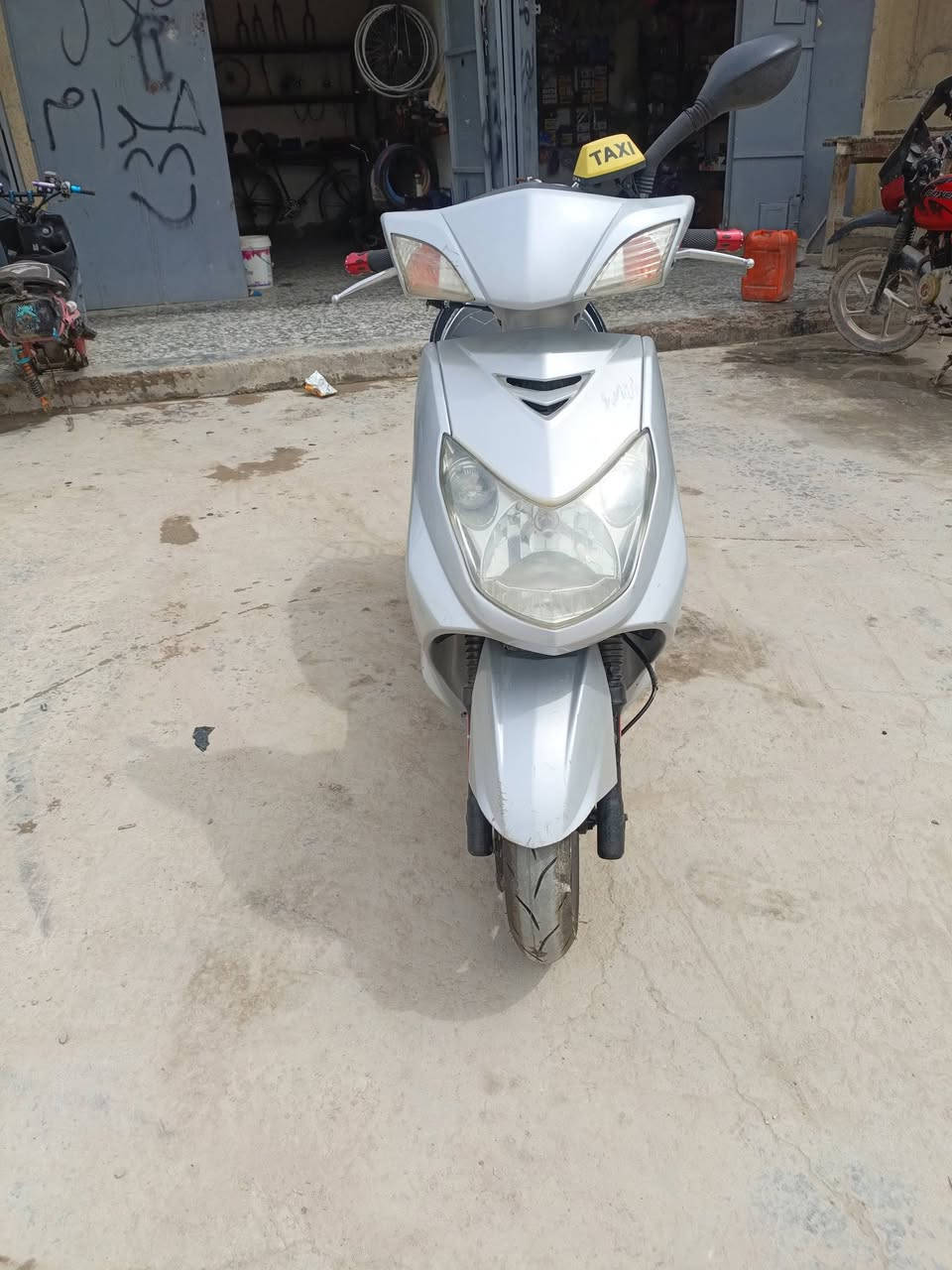 سلام عليكم درجه سكنس
للبيع درجه تخم تاير جديد محرك ناعم كابريتر جديد كهربايات مابيه شي درجه نضيفه كفراته نضيفه بس بيه شغله وحدة العرموطه مال هندر تخرط درجه مشالله حلوة و نضيفه بس اغسله و هاهيه مكانه ب شهدا سعرة 550و رقم ***********
