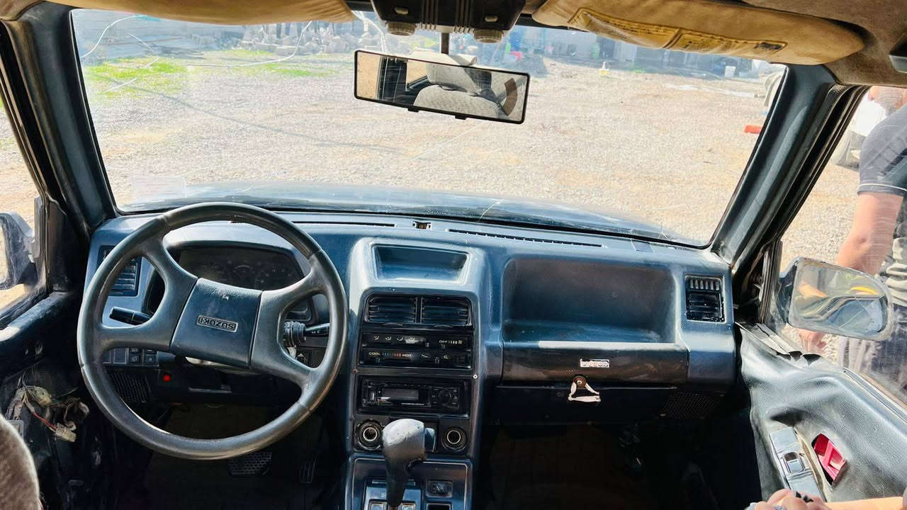 السلام عليكم سازوكي فيتارة للبيع 1993 السيارة بيهة ملاحضات بس ابيع واقع حال رقمهة بغداد صاحبهة ابغداد بيهة خياس وكاصلهة الهلة ول ترايش كاملة بلبيت الي ياخذهة وياهة زوج تايرات جدد مصارلهن سبوع وسعرهة مناسب ***********
