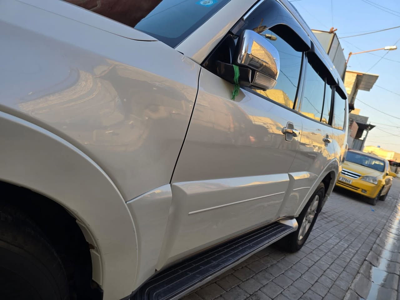 ‏سلام عليكم
‏باجيرو 2013 خليجي حبتور السيارة كفالة عامه من صبغ وتبديل  مكينه وكير كفاله
ما مفتوحات ابد  مكينه 3.5 سلايت روف 
تخم تاير صدر جديد كهربايات كله جديده غرفه جديده شاشه ايباد تاب  سياره جاهزه ما بيه نقص برغي كله جديد سياره بسمي تحويل مباشر مكاني بغداد مدينه صدر 
السعر 145 الستفسار ***********
