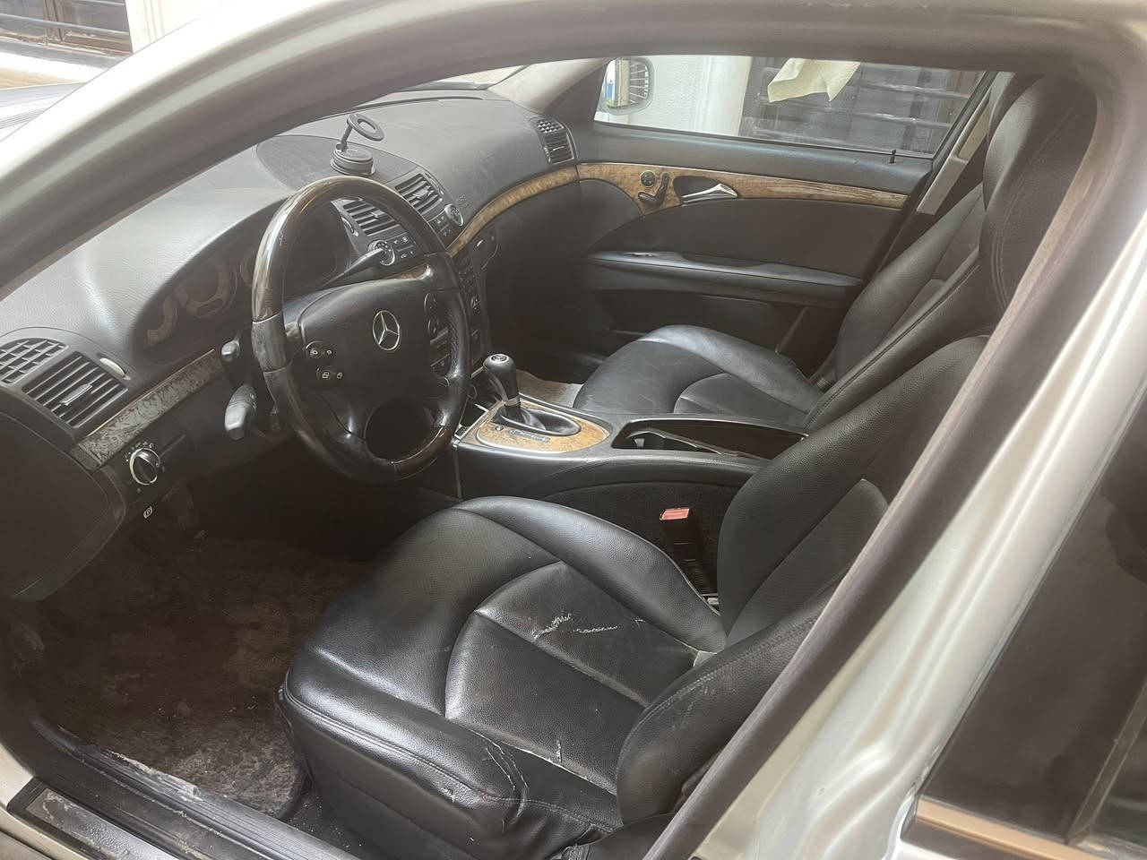 السلام عليكم
مرسيدس w211 350 
2008 فورماتك 
ماشية 190 الف 
وارد امريكي حادثها باب السايق و الوراه 
وبيها صبغ جاملغ امامي و خلفي 
للبيع ب 155 
***********
