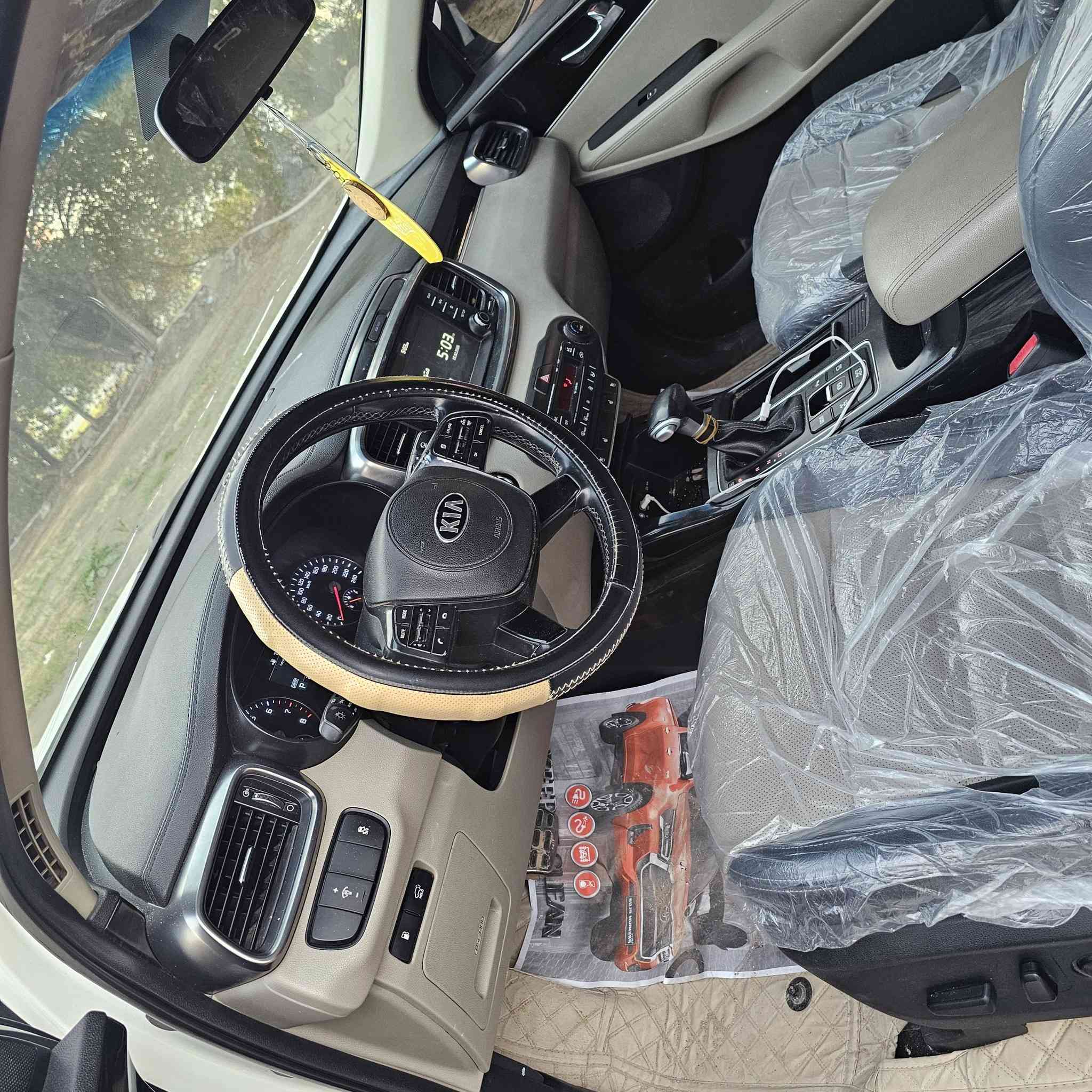 سلام عليكم سياره نوع سورنتو موديل 2020خليجي كوتي بيه قطتعين كلير والباقي كفاله عامه كفاله كير مكينه حداديه تخم تاير تبريد تدفه شاشه كامره حساسات امامي خلفي فول خمسه كامرات سايد بريك بصمه  مواصفات واحد عل واحد تحكم ستيرن جهتين خمسه ويل كب بصمه بنراما كشنات كهرباي جلد جنطه كهرباي سياره خير من الله شرط السونار العنوان كربلاء السعر 237وبيه مجال حك الجيه***********
