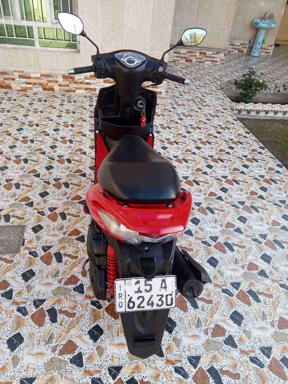 يا الله دراجه كايمكو للبيع امسجل رقم وسنويه لوحات انكليزي دراجة مال رمبه ربع ماتحط عليه السعر مليون 150وبي مجال للشراي ولمو شراي لا يعلق ويكسر بحلال العالم مكاني الرمادي هذه رقمي للتواصل ***********متواجد عل خاص
