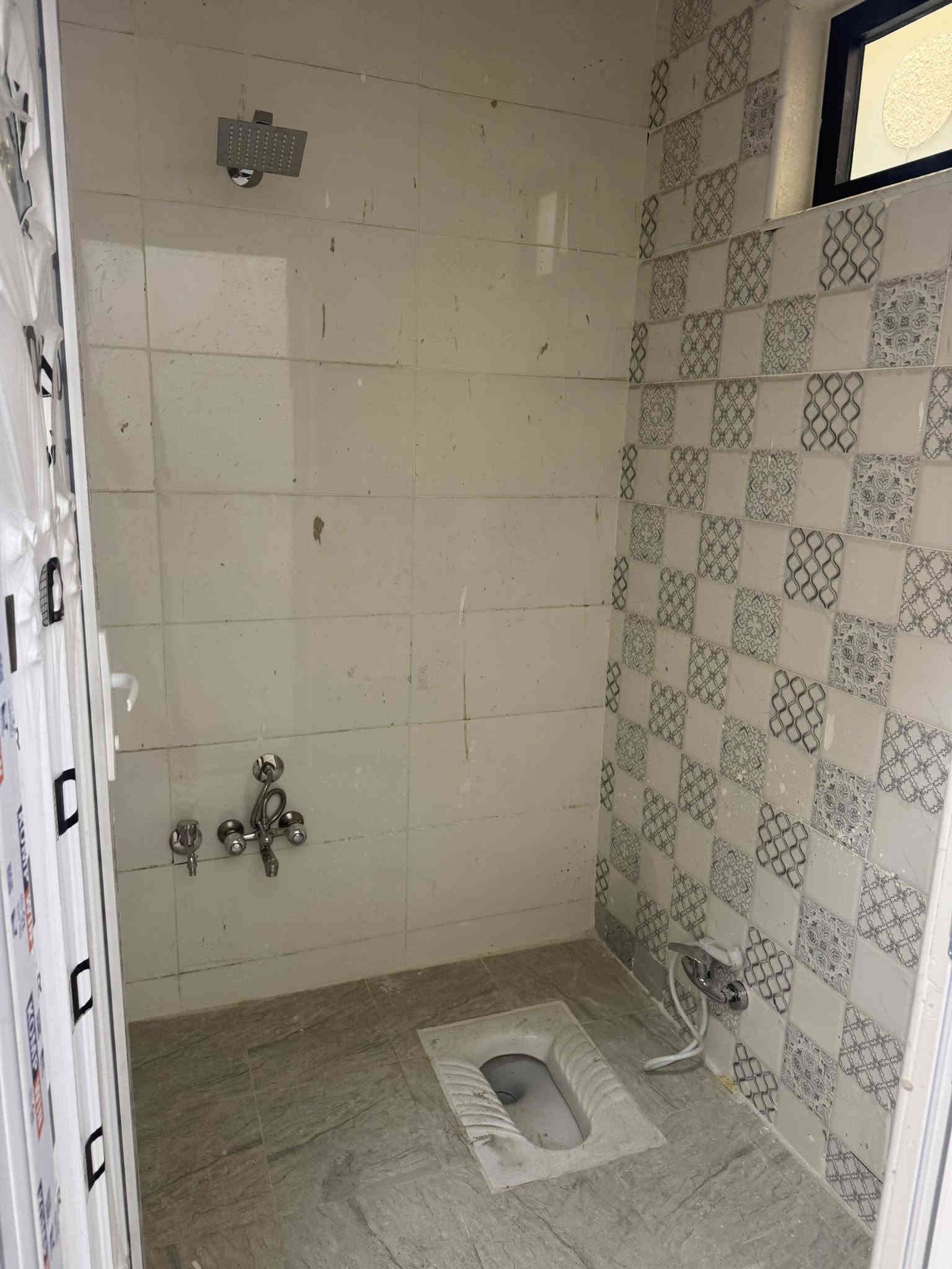 مشتمل للبيع الشعب مقابل سوك 4000 

شارع مدرسه صلاح الدين

مساحه ٤٥ متر ستقبال وحولي وخدمات 

الطابق الثاني (٢) نوم وخدمات 

معروض بمكتب الكناني *********** 

السعر ١٣٠ مليون وبي مجال
