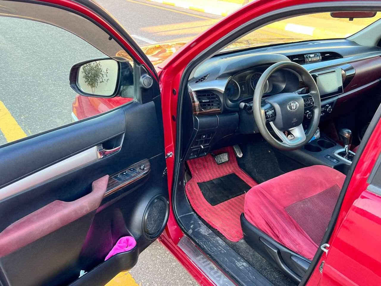 تويوتا هايلوكس 2019 فول مواصفات 
بيها بارد فقط قليل بلباب وشويه من الجاملغ جهت السدر ولباقي كفاله سياره وبأسمي
سياره فول مواصفات
قطعتين تبريد
شاشه جبيره بلاد
كامره حساساة بلاد
تبريد كشنات
تحكم ستيرن جهتين
ثلاجه بلجقمجه
مكان سياره ديوانيه للاستفسار اكثر 
الاتصال *********** ديوانية, القادسية
