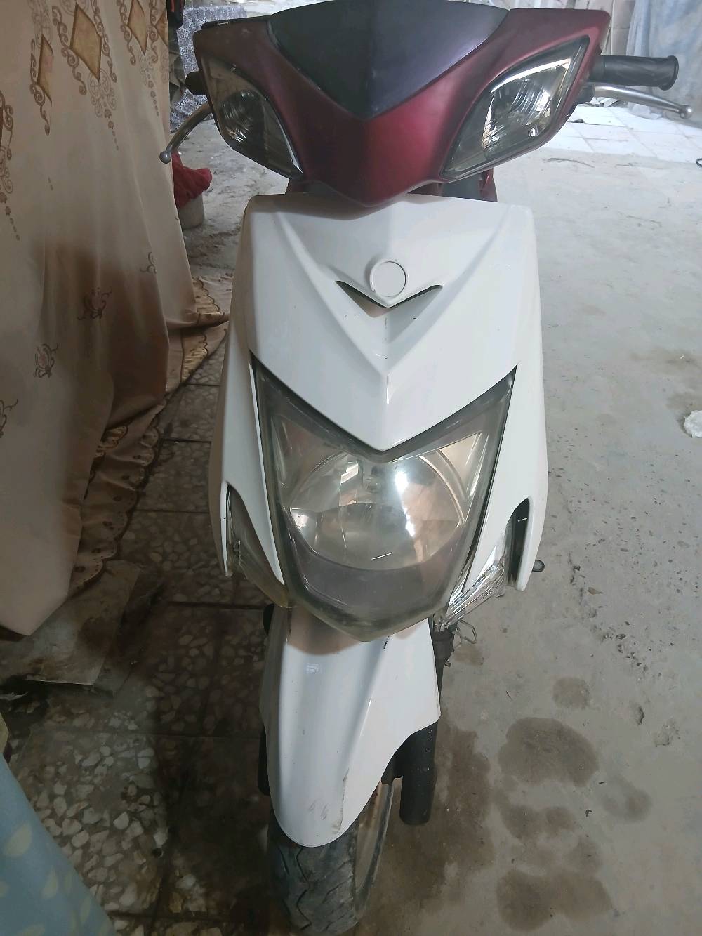 السلام عليكم سكنز لد كوري مديل ١٤ الدراجه حلوه بيه شلعه وكامله مابيه اي نقص بس الكفر وعندي مكاتبه بيه مكاني حله 