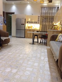 بيت للايجار المساحة ٢٠٠ م يصلح للسكن او مشروع تجاري ( روضة اطفال - معه...