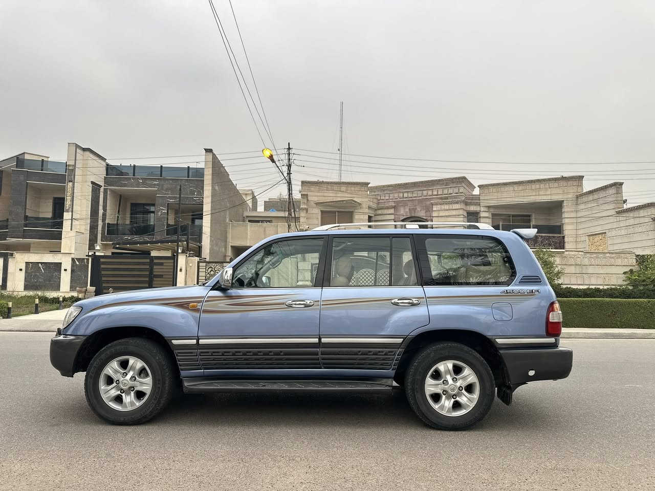 لاندكروز GXR موديل 2007   بدون صبغ بلاديه. فول بيه باردين بل سياره صغار ومامبين   فقط مكينه كير كفاله موصفات فول ثلاجه شغاله ..    كراسي كهرباء دبل تانكي فول (ملاحضه سياره كله شغاله كهربائيات بدون نقص السعر 185 ورقه وبيه مجال لشراي عنوان بغداد السيديه استفسار اكثر ***********
