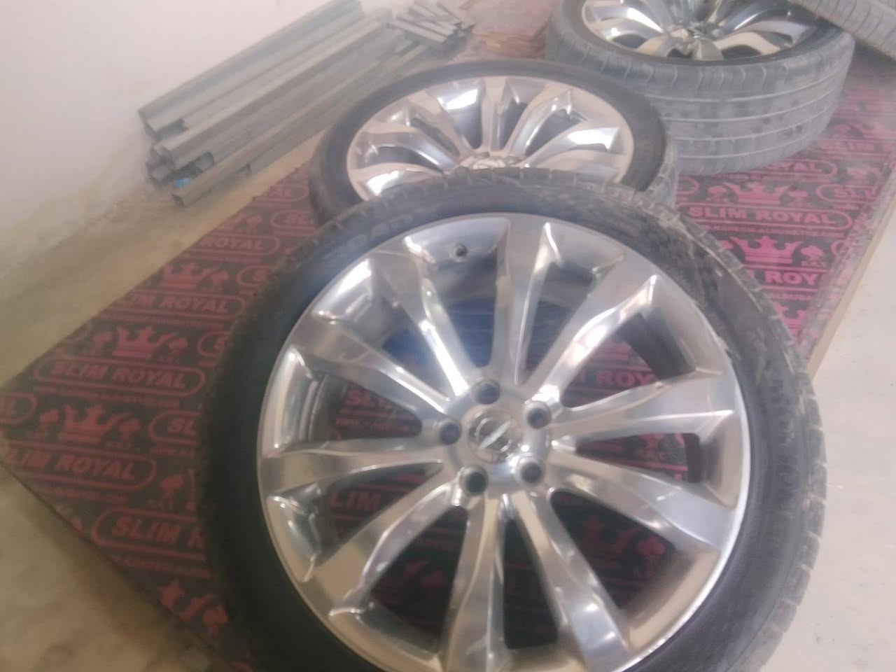 السلام عليكم🙋‍♂️
تايرات حجم 20 مال اوباما🛞للبيع💸
نضافتهن 100/90✅
جدد هنه ول ويلكب ✅
نضاف تايرات ول ويلكب✅
السعر/600💸
العنوان/البصرة ابو الخصيب صناعيه حمدان🏡
الرقم☎ للستفسار/*********** ابو علي📞
