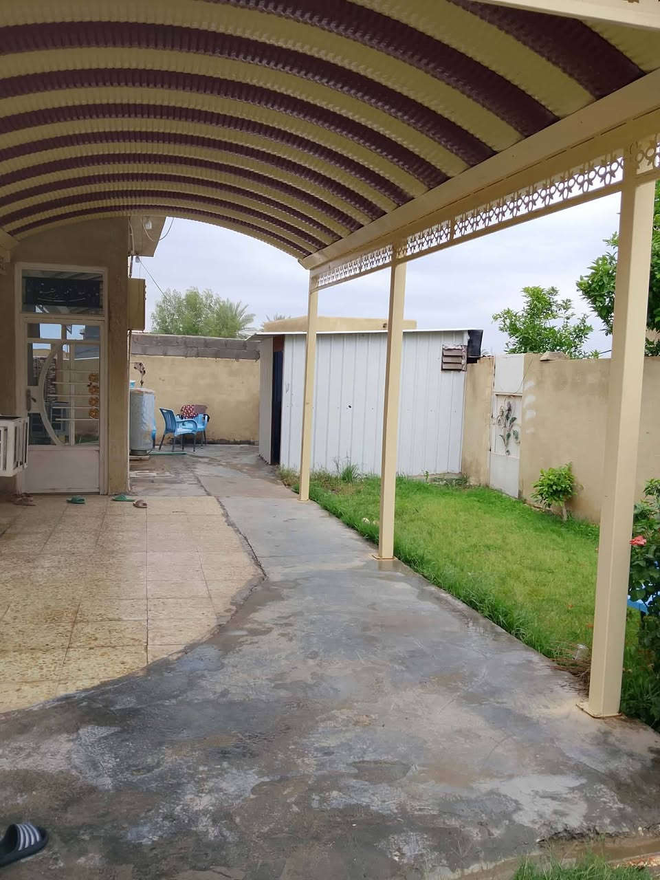 السلام عليكم
بيت البيع او مراوس عل طريق المطار مقابيل عماره فلاح الزبيدي عل شارع 

طابو زراعي سند 25  المساحه 300

اربع غرف نوم  صاله ومضيف وحمام و مطبخ اثنين حراري خارج صحايات اثنين خدمات ماء  مجاري كامل كراج السياره 

***********
