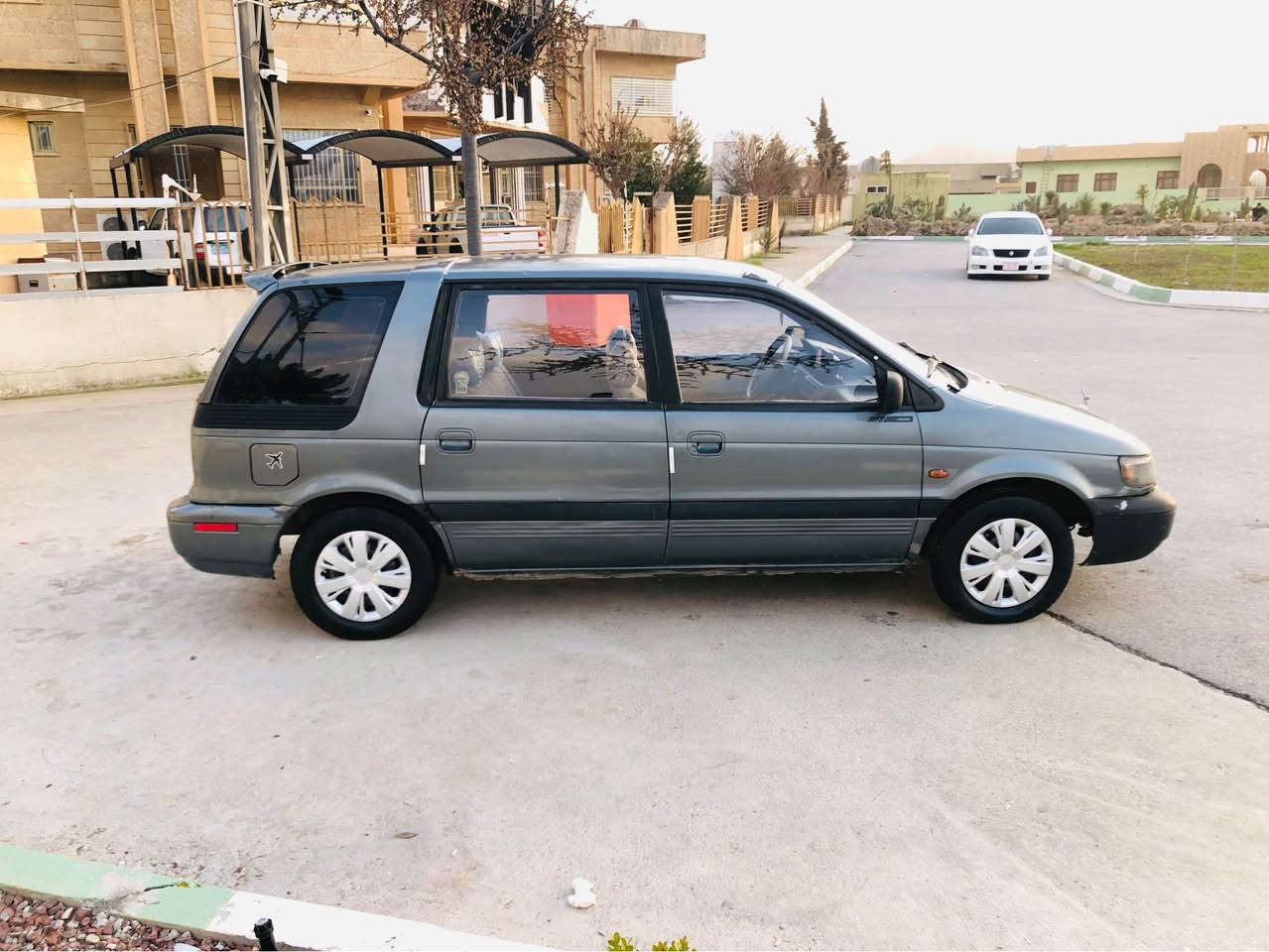 هەرزانترین نرخ 
سەیارەیەک تۆماتیک ماڵی کاسبی و عایلە
$17 قفڵ          رانیە       *********** ڤایبەر و واتس ئاپی لەسەرە 
مستەبیشی گڵاند ستێشن گێڕ تۆماتیک مەکینە 63 ی بەخی مەرغوب گێر و مەکینە بیلاد گڵاند 
سەیارەکە سەنەوی و واجیهەی لەگەڵە پلێتی ئەسڵیە و ئەولیاتی مەزبوتە
سەیارەکە پێش و پشتی کەپسە سەقفو شانی دەرزی پێوەنیە لێدراوی قورس و سوکی نیە بێ ماعجونە 
کامل ناو گێچی ئیشەکا شاشە ئایپاد و کامێرایە
گێر مەکینە موس براوە بەشەرت
کارەای و نەوگێچ و تندو تۆڵی بەشەرت
پاوەرە بەخە شاشە ئایپادە چوار جام کارەبایە و جام ئۆتوە
گەرمی و فڵچەو لایتی زۆر مەزبوتە
سەیارەکە لێخوڕینی زۆر خۆشەو بەهەڵمەتە رانية, السليمانية
