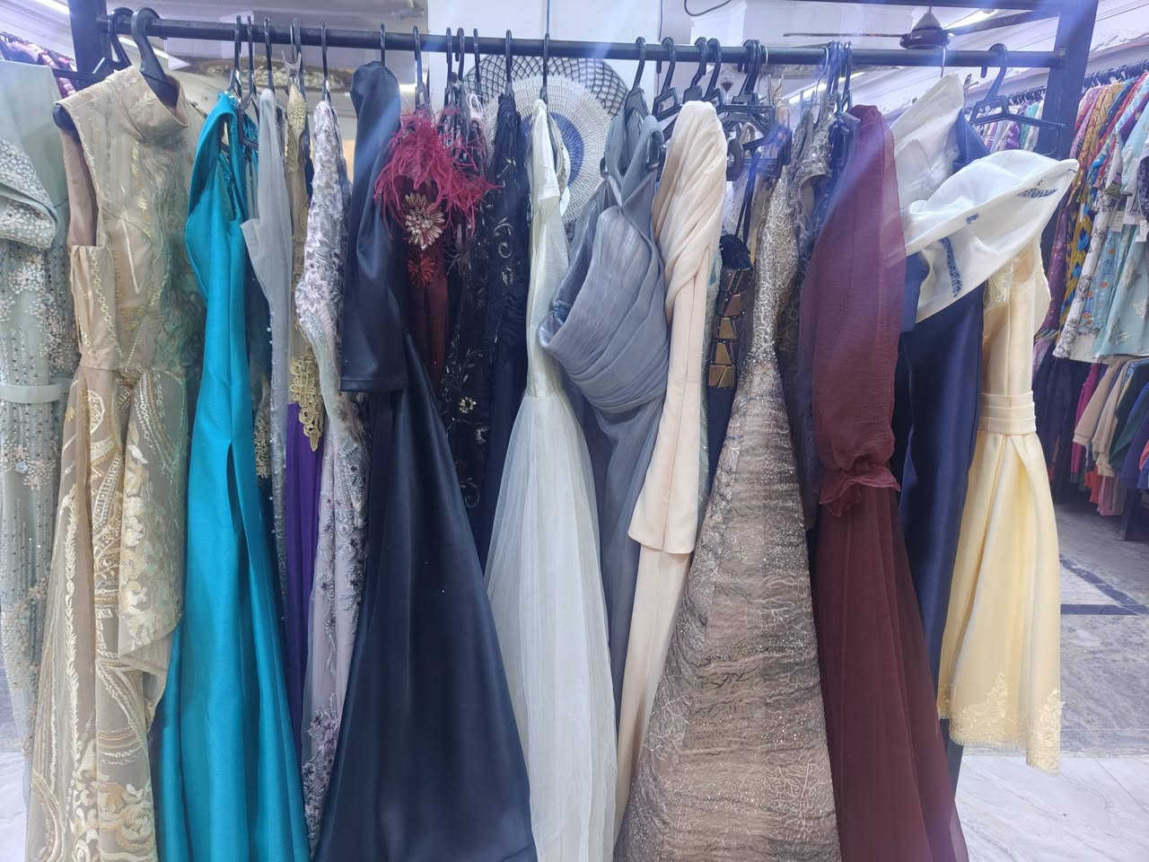 فساتين سهرة مناسبة  داخل المجمع


**إذا كنت صاحب هذا الإعلان وتريد حذفه لأي سبب، رجاءا أرسل رسالة إلى الدعم الفني**