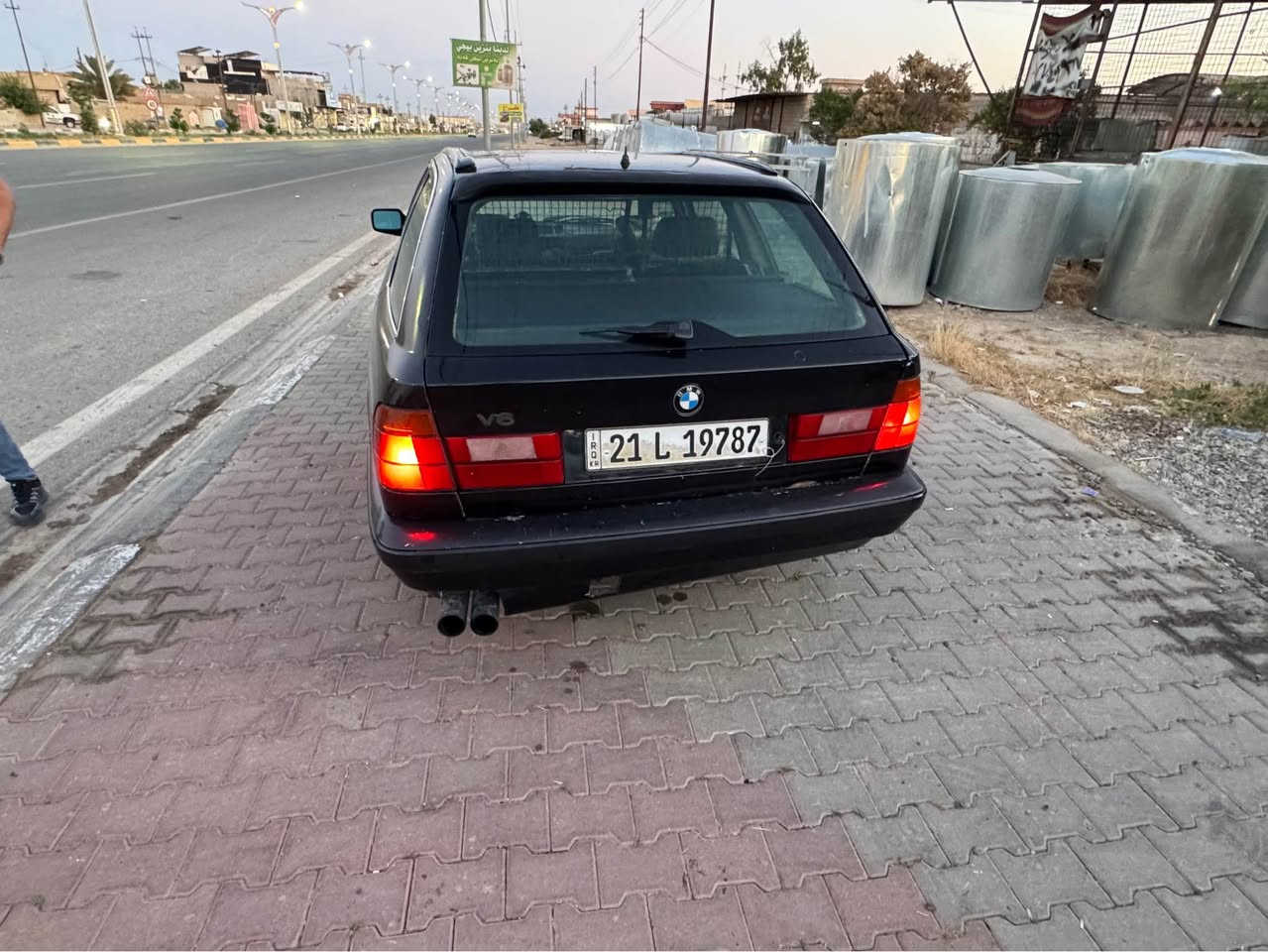 السلام عليكم BMWموديل95 بجم عريض محرك 525اصل كير اوتماتيك  كير محرك شرط محرك صارله 12يوم شادها جديد تبريد تدفئه شرط كهربائية 2جام امامي كهربائي كلها شغاله تخم تاير جديد شادها صدر امامي جديد صايره نضيفه و مرتبه  رقم سليمانيه شرط تحويل و غرامة و كص السعر 58 وبي مجال للطيبين مكان السياره كركوك رقم *********** كركوك, العراق
