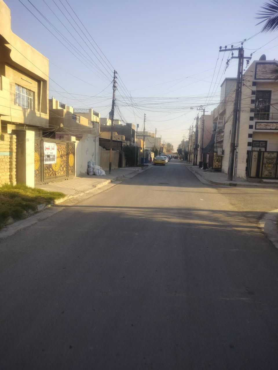 للبيع بيت في بغداد حي الجهاد
بين جامع النور ومنطقة السمجه
تعتبر المنطقه من افضل مناطق حي الجهاد 
المساحة 200 متر واجهة 10 نزال 20
الدار طابقين مقابل التشجير
يحتوي الطابق الاول على 2 غرفة نوم .. و 3 حمام.. وهول وصاله.. ومطبخ.. وكراج يتسع 2 سياره
والطابق الثاني على 4 غرفة نوم.. وحمام1..وهول .. ومساحة درج.. اضافة الى بالكون كبيره تصلح لجلسه.
البيت طابو صرف 
للاستفسار الاتصال (بمالك الدار) مباشر
***********
***********
يتوفر واتســـــــــــــــــــــــــــاب
