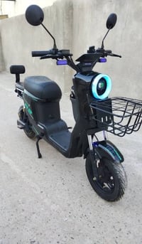 دراجه R9 نضيفه وكامله لون اسود الدراجه. 5 بطاريات شركه ونلي سرعه 99 در...