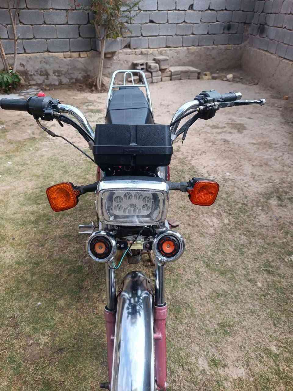 دراجه للبيع
بابل الحمزه الغربي 
السعر ٣٠٠ وبيها مجال قليل 
اوراق ضايعه 
***********
