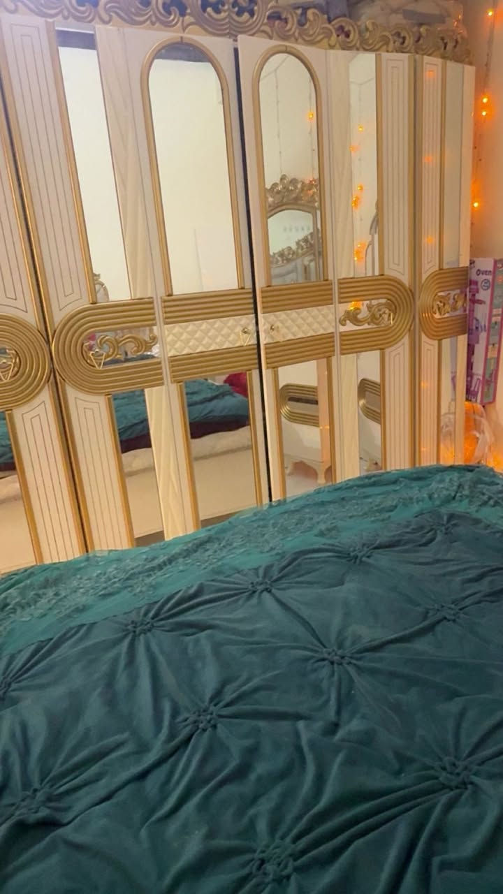 غرفه نوم أخت جديده تركيه تتكون من 8قطع رقم*********** العنوان بغداد العظميه وسعر 800الف وبيها مجال
