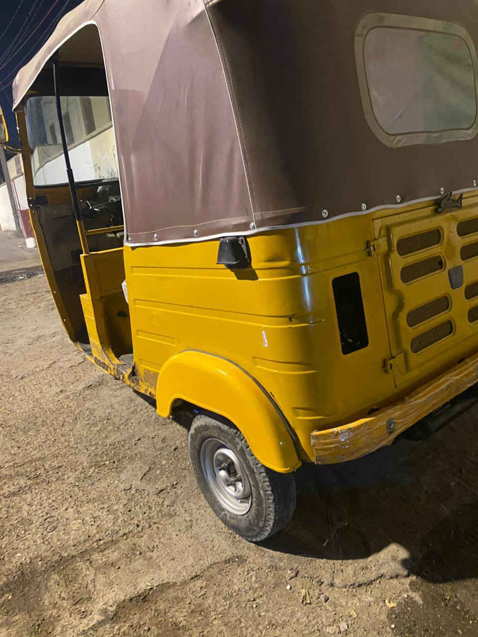 تكتك مديل 19  رقم وسنويه انكليزي 
تكتك مكينتها مكفوله
 من التبخير والتنقيص
 والبدي مكفول من الضربه فقط اخياسات 
السعر 4700 المكان البصره التحسينيه 
***********
