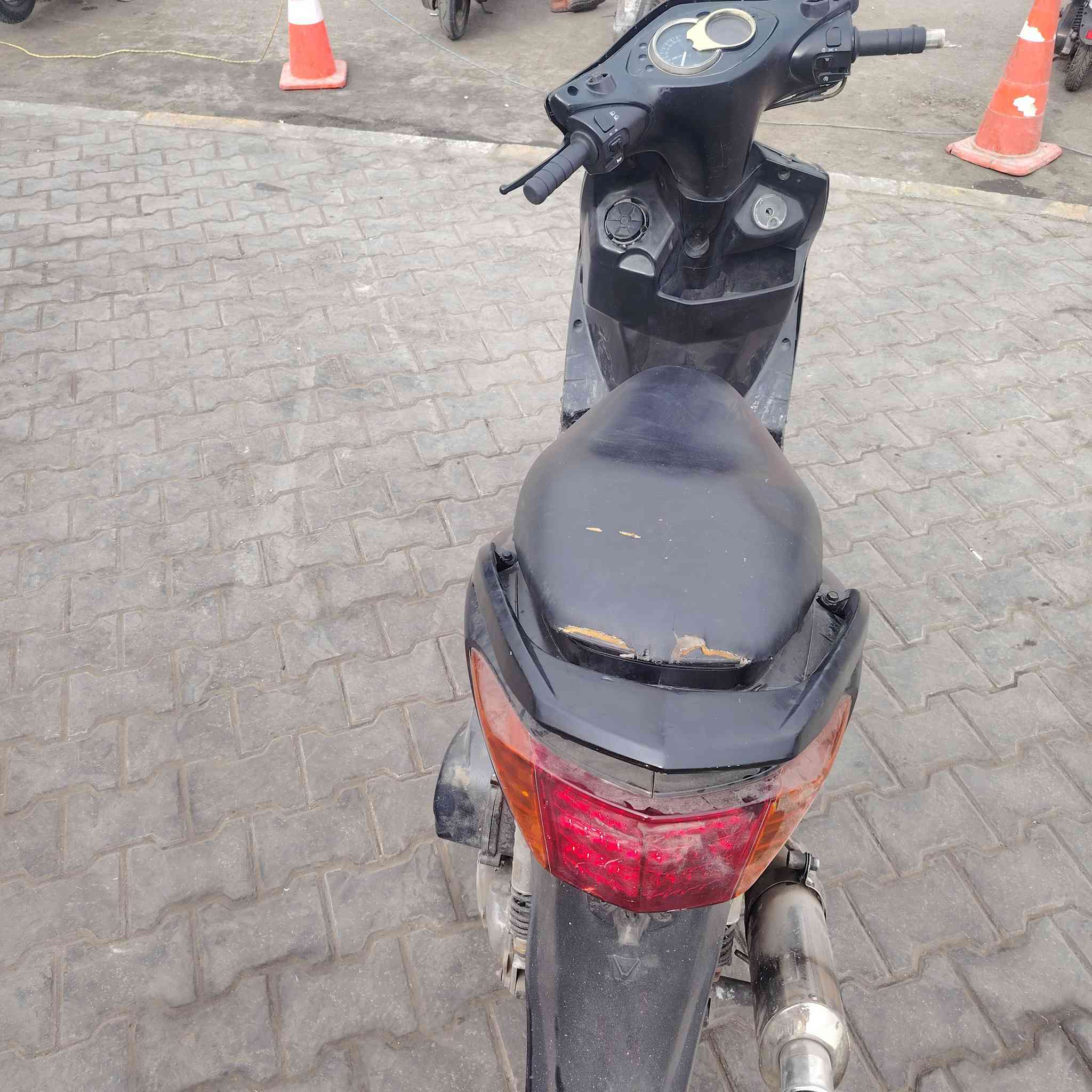 السلام عليكم للبيع أو مراوس سكنس فحل نوزل خطين صالنصه رياضي دبلات رياضي شغاله نكره سلف كهربائيات كوله شغاله شلعه ومعدل فول دشبول عاطل المحرك بيه صوت زنجيل السعر 450 وبيه مجال بسيط مكاني بل اعظميه نهايه شارع عمر ***********
