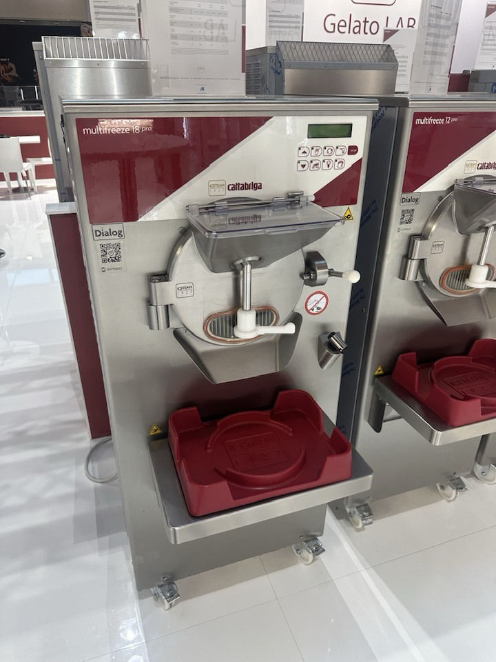 مساء الورد والياسمين و الخير 🇮🇶 
وصل وجبة جديد قريبا سوفت ايسكريم كاربيجانى و كاتابريكا 🍦🇮🇹
 سوبر موديل  حديث ٢٠٢٦  
جديد باسندوق 📦
درجة أولى 🇮🇹 
نرحب بكم بمدينة السليمانية
دائمآ احدث الموديلات ايطالية 🇮🇹
📍العنوان : مقابل تيرمينال سليمانية
التفاصيل
*********** 
WhatsApp: 00393899265052
