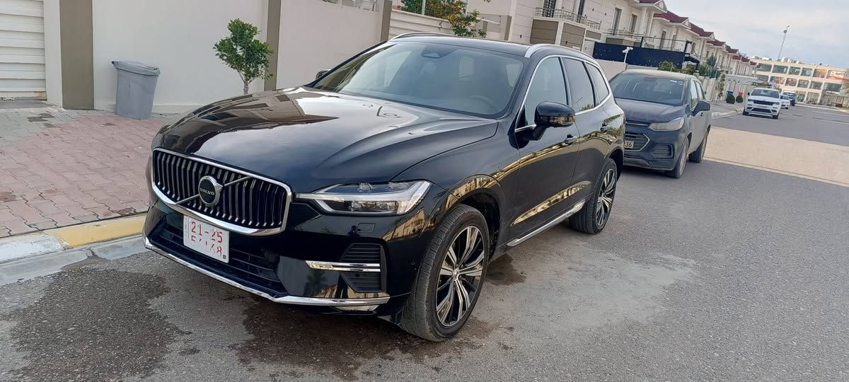 ڤولڤو  XC 60
موديل 2023
السياره مرقمه رقم أربيل 
السعر  230
ماشيه  13000 ميل 
فول فول مواصفات 
محرك 4 سلندر 20 توربو 
هايبرد  recharge plg - in hybird 
اوتو بارك  Auto park  
لايتات عدسه (دوران اللايت مع الاسترن)
5 كاميرات 
تطبيقات كامل ونظام معلومات 
 google 
Google map 
Apple car play 
Android
نظام صوت سماعات فاخره harman kardon ,bowers&wilkins 
يدعم apple car play مع اجهزه iphone
الباب الخلفي كهربائي يعمل بالركل (الرجل )
مساعد سائق (pilot assist) للحفاظ على  المسار والمسافه على الطرق السريعه 
مراقبه النقاط العمياء وتنبيه حركه المرور الخلفيه 
كشنات كهرباء كشنات هيتر
كشنات جلد لون مميز 
ومواصفات أخرى 
السياره بدون صبغ فقط تعديل بارد البونيت 
السياره كلها على البلاد 
رقم الشاصي مرفقه مع الصور 
السياره موجوده في كركوك 
***********
