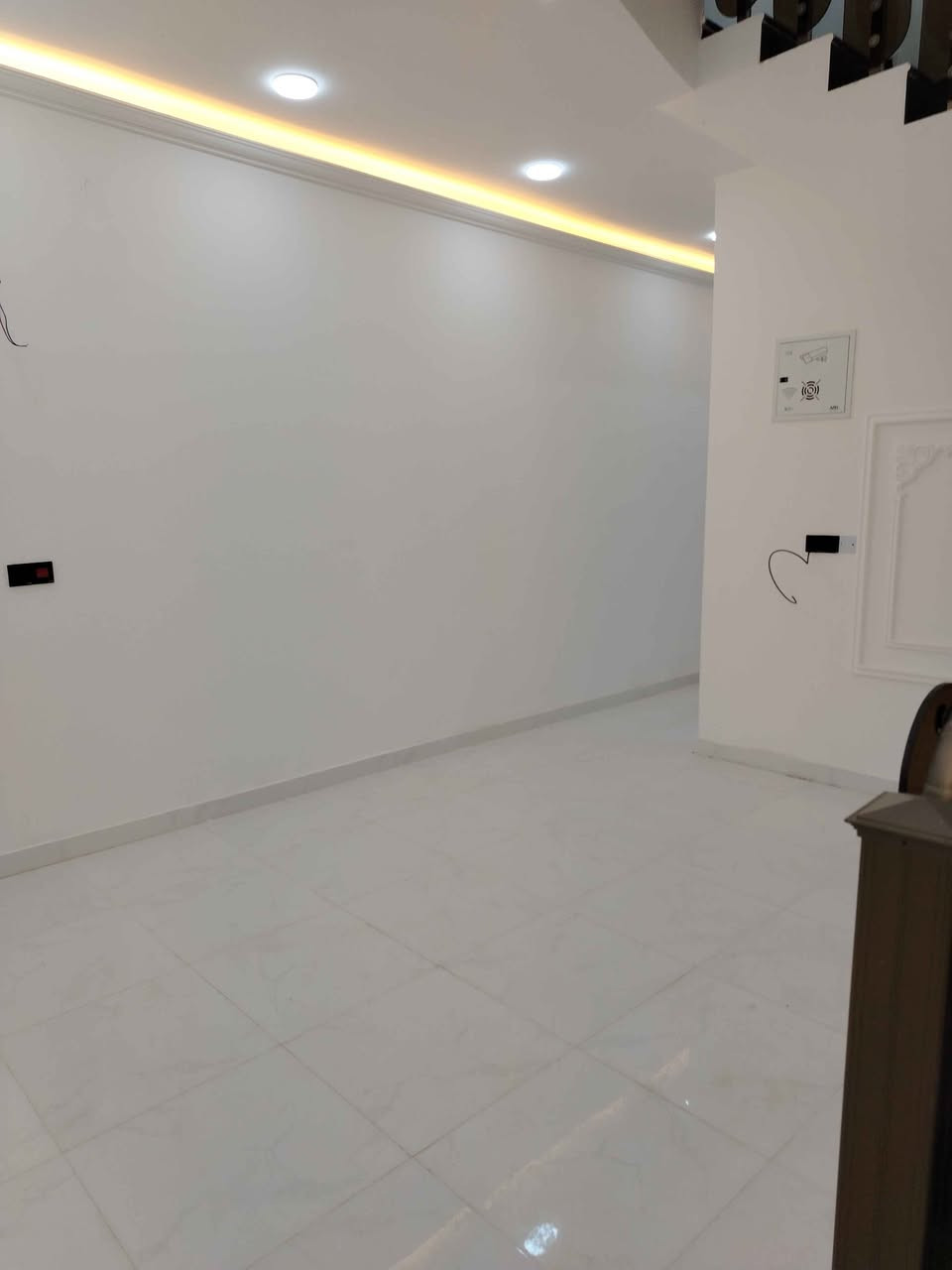 _دار للبيع في الخاجية_

_المساحة:_ 100 متر
_الموقع:_ خلف مدرسة النوافل، بصف الركن عن شارع القسم البلدي
_المواصفات:_
- طابقين
- 3 غرف نوم
- بناء جديد
_للاستفسار:_ *********** (بأسمي مباشر) Singapore
