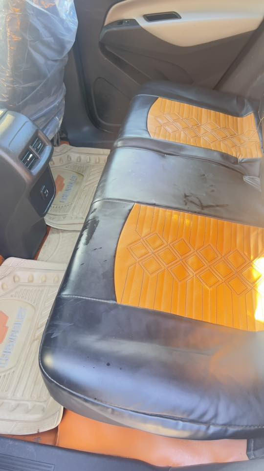 كوينكس 2019           تبديل باب سايق وصبغ باب الي بصفه بدون حادث سعر 135وبيه مجال قليل 
***********
