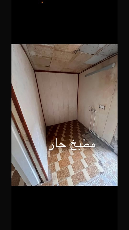 دار للإيجار طابق ارضي استقبال وطعام مطبخ حار وبارد صحيات غرفة نوم حديقه وگراج
حي الجهاد الضباط بخلف الشارع العريض

المساحه ١٥٠ متر

للتواصل واتساب ***********
