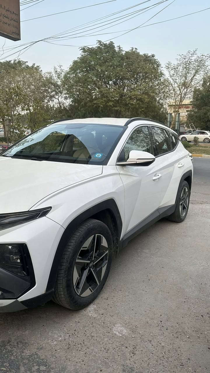 ***********
سلام عليكم 
توسان للبيع موديل 2025
سياره خليجي مكفرله
مواصفات نص فول
كشنات كهربائيه 
جنطه كهربائيه
تشغل وطفاء من بعد
سعر 233 وبيها مجال 
موقع بغداد سيديه 
لاستفسار اتصل او واتساب 
***********
