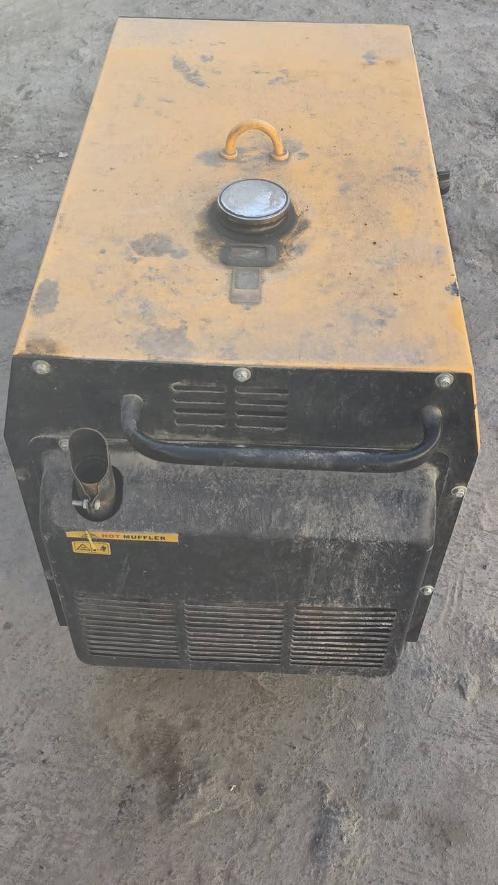 السلام عليكم 
مولد البيع  نضيف خير من الله 
سعر مليون و250 بيه مجال
نتصل ***********
